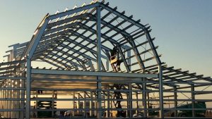 Thuê xe cẩu dựng khung nhà thép