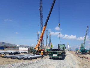 Thuê xe cẩu nâng đá xây dựng