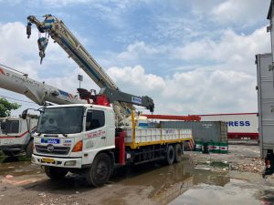 Thuê xe cẩu nâng thép cuộn