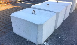 Cho thuê xe cẩu nâng khối bê tông đúc sẵn